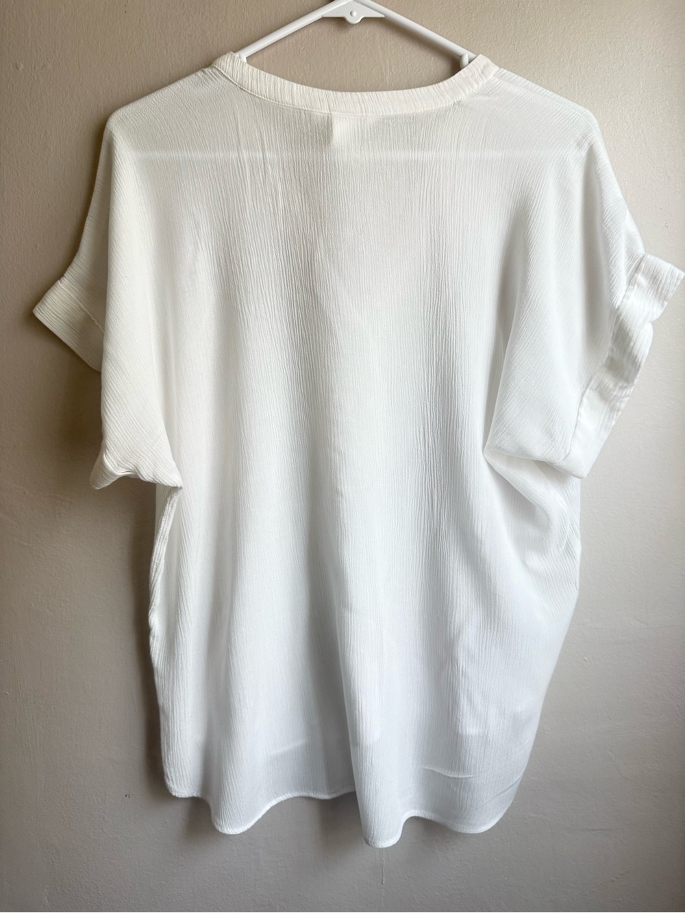 H&M Textured White Split Neck Blouse Short Sleeve Crinkle Top Size 8 - Picture 3 of 7